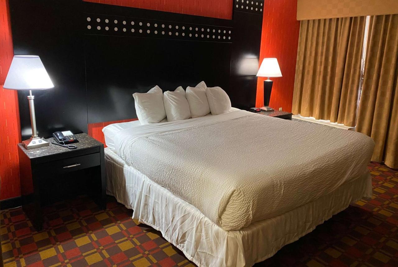 Ramada By Wyndham Rochelle Park Near Paramus Buitenkant foto